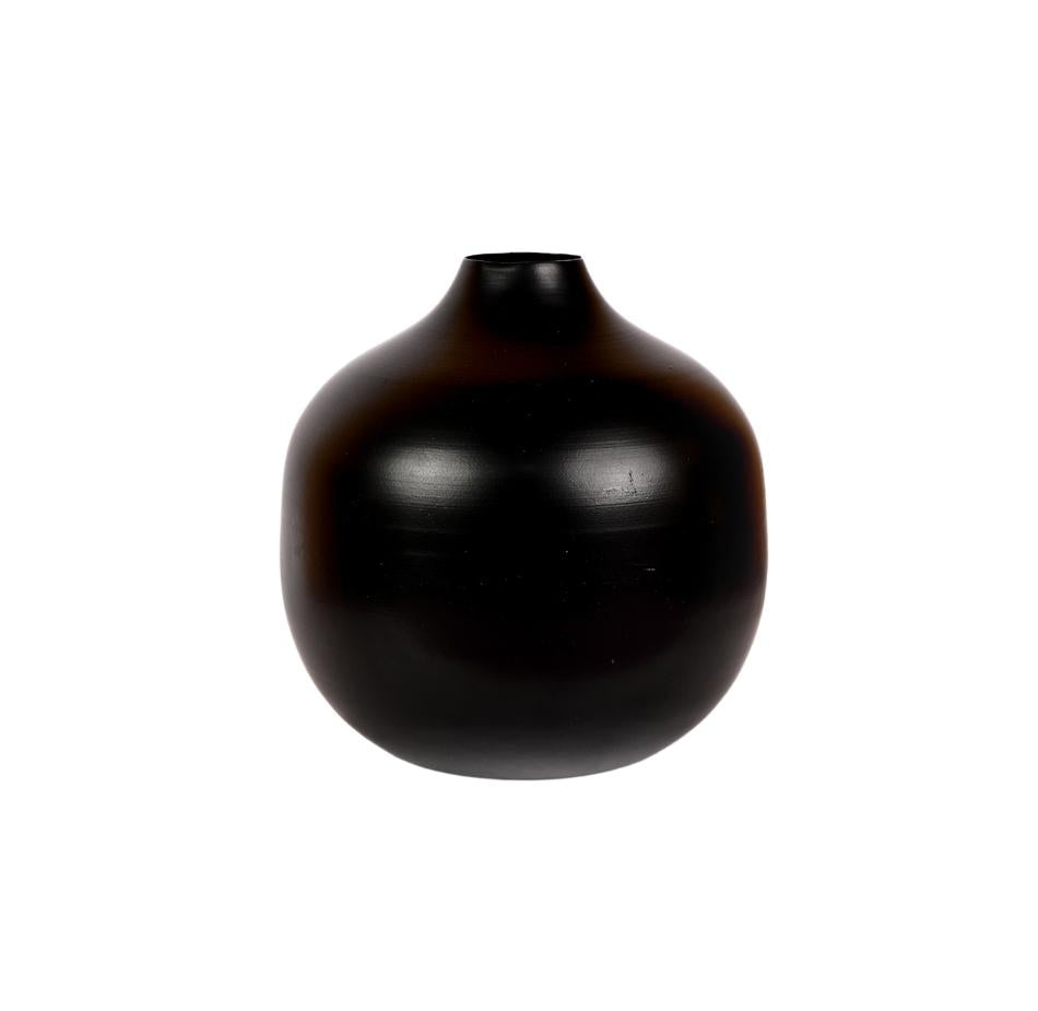 Elegant Black Flower Vase - Timeless Home Decor Accent